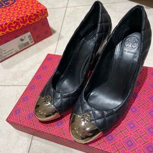 Tory Burch women's cap-toe pump black